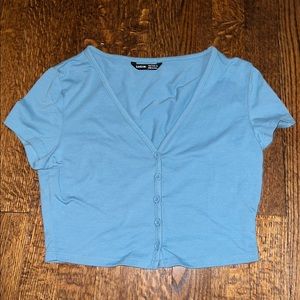 Super cute top, never worn. Cute color just doesn’t fit me.